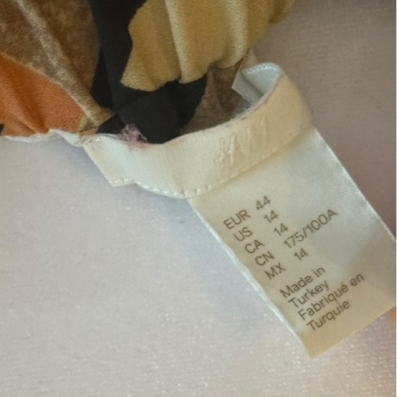 H&M Off Shoulder Boho Tribal Print Top Size 14 - Picture 6 of 6